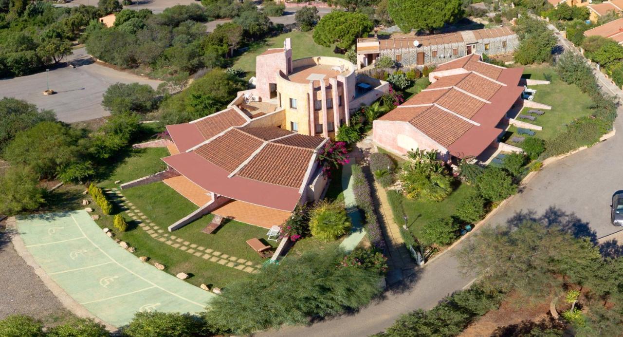 Residence Il Borgo Di Porto Corallo Виллапутцу Экстерьер фото