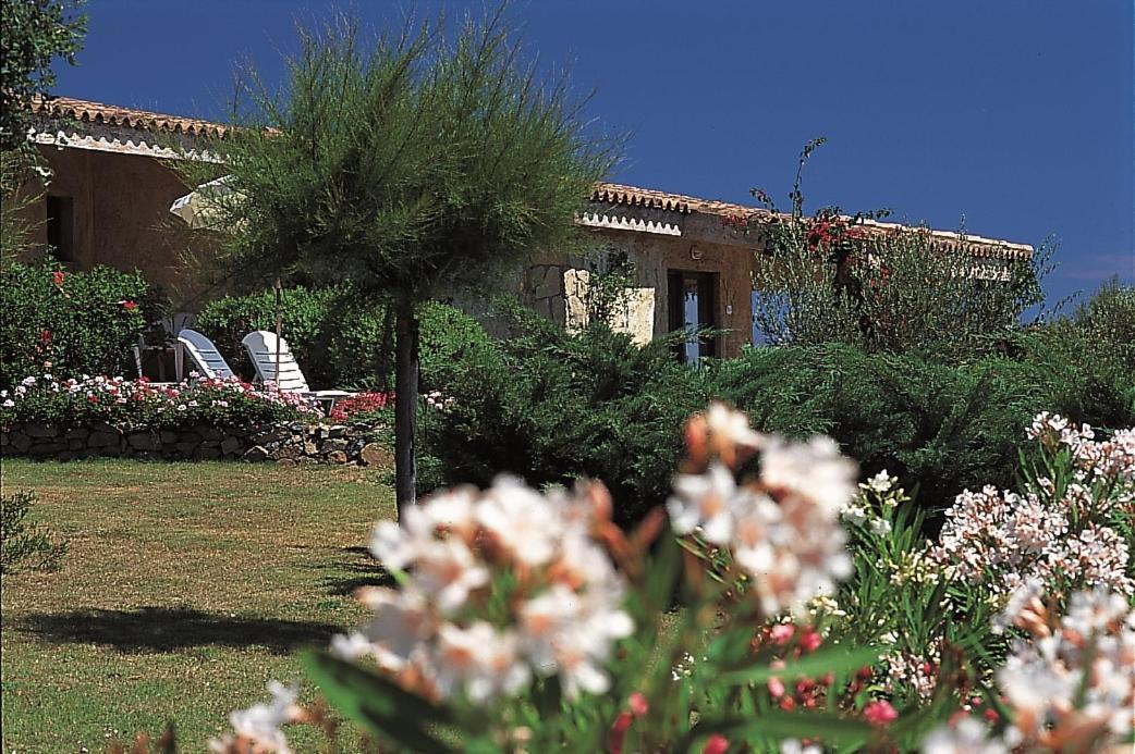 Residence Il Borgo Di Porto Corallo Виллапутцу Экстерьер фото