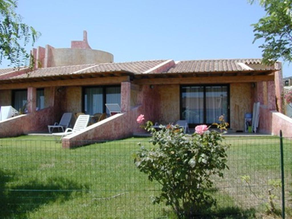 Residence Il Borgo Di Porto Corallo Виллапутцу Номер фото