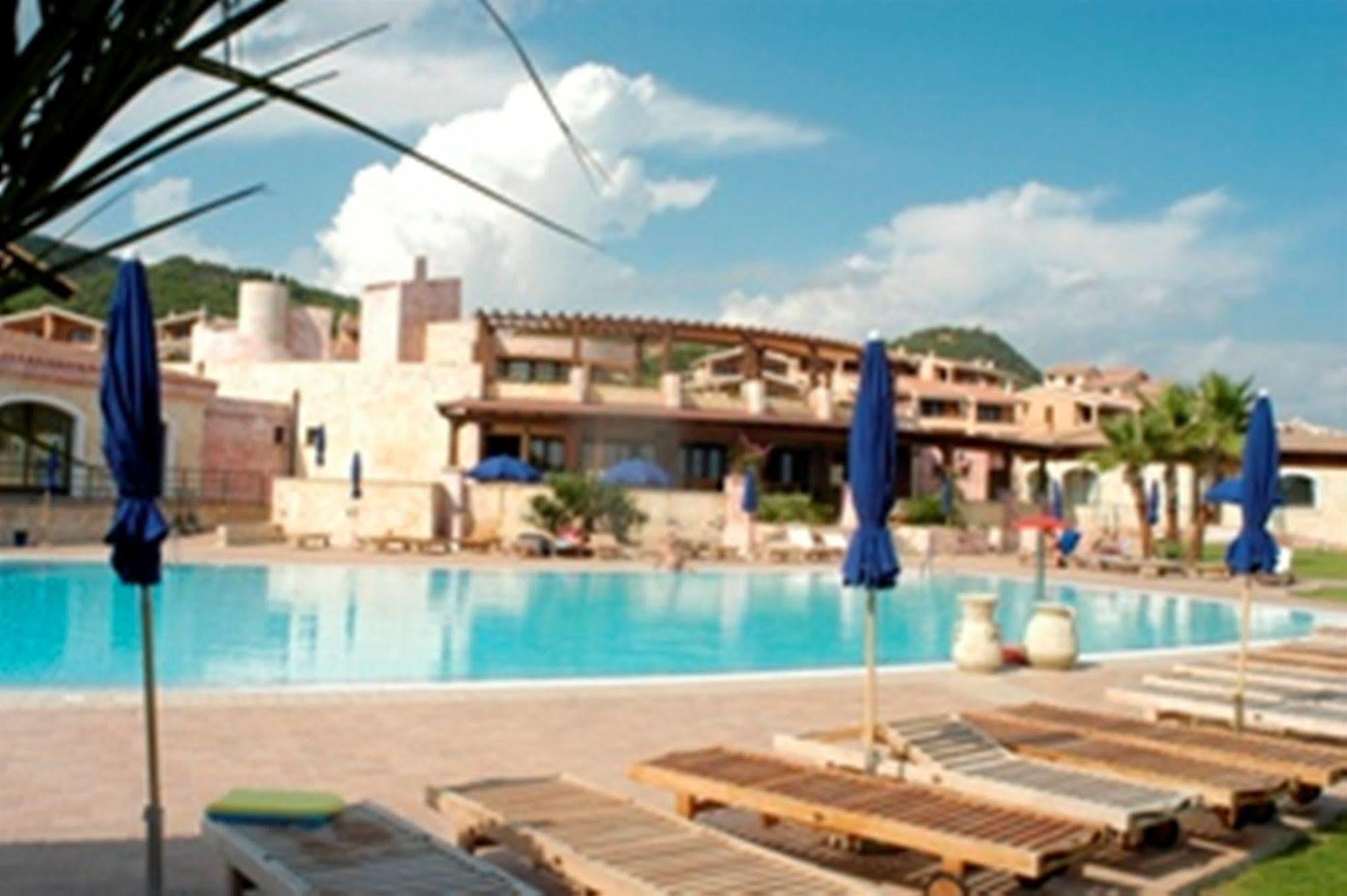 Residence Il Borgo Di Porto Corallo Виллапутцу Экстерьер фото